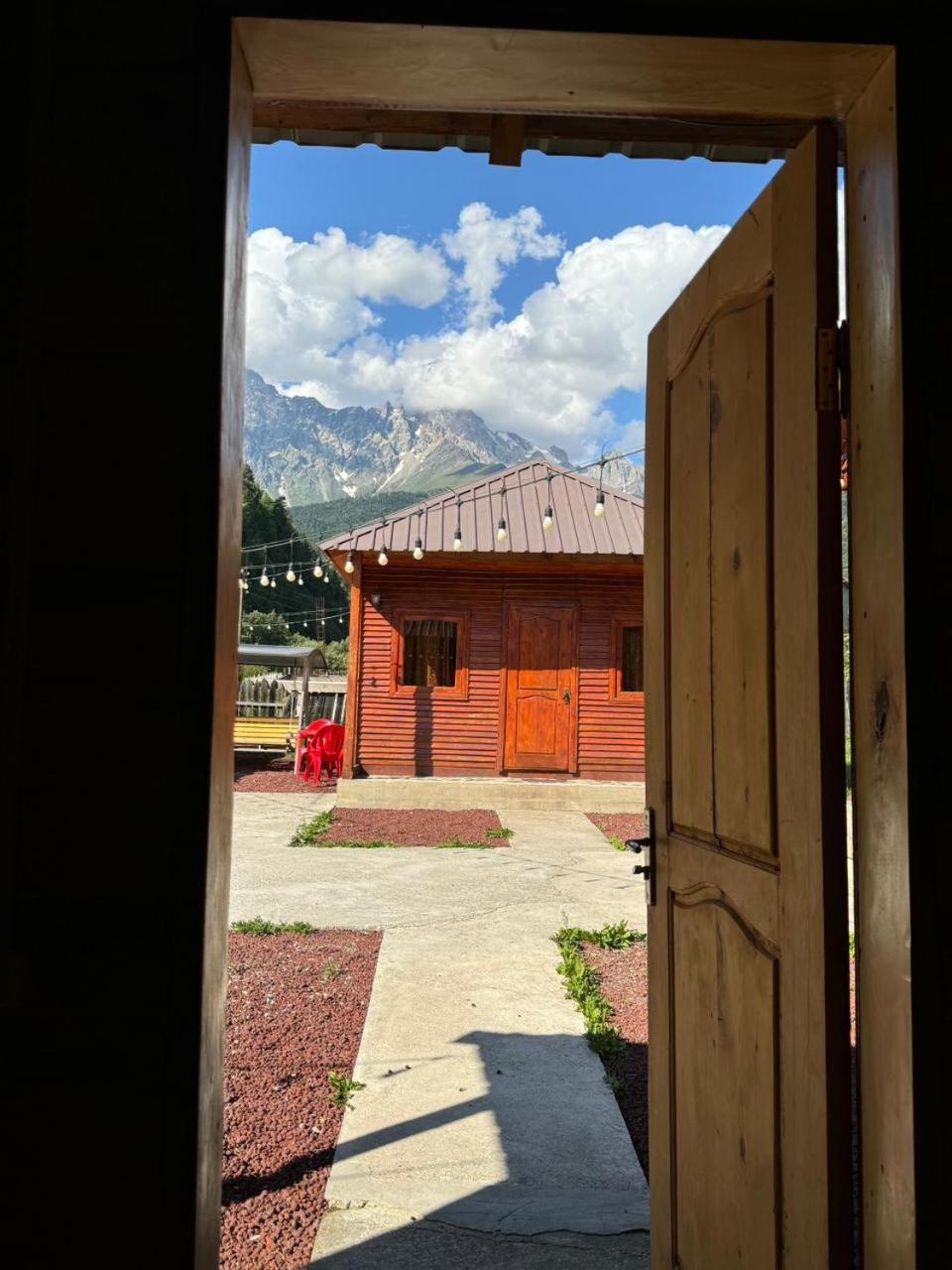Guest House Ushba Gate Mestia Exterior photo